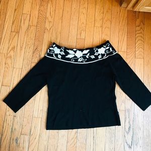 BCBGMAXAZRIA Sweater with cream embroidery trim